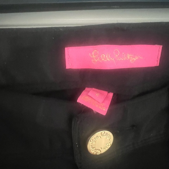 Lilly Pulitzer pants. Beautiful gold detail on the sides. Size 2 - Picture 6 of 8